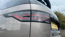 Land Rover Discovery 3.0 D300 R-Dynamic SE 5dr Auto Diesel Station Wagon